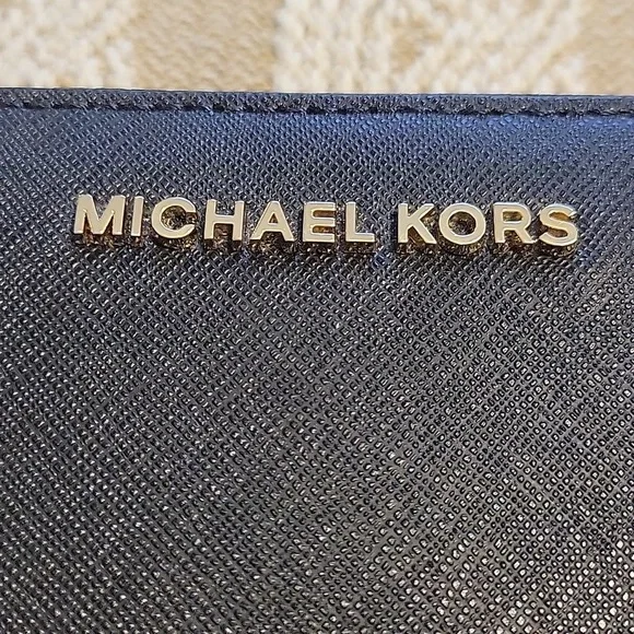 MK walletp8 - Picture 3 of 16